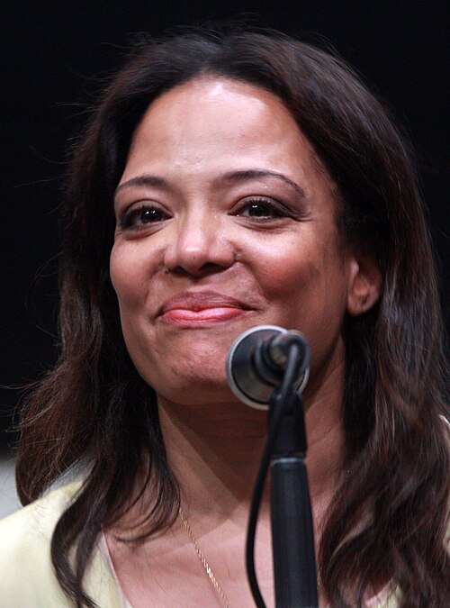Luna Lauren Vélez